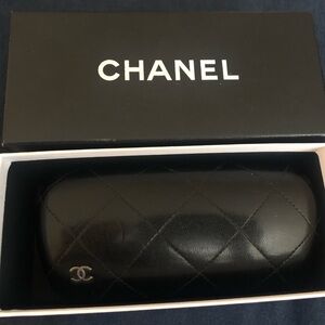 Used Women’s Chanel Sunglasses case Black